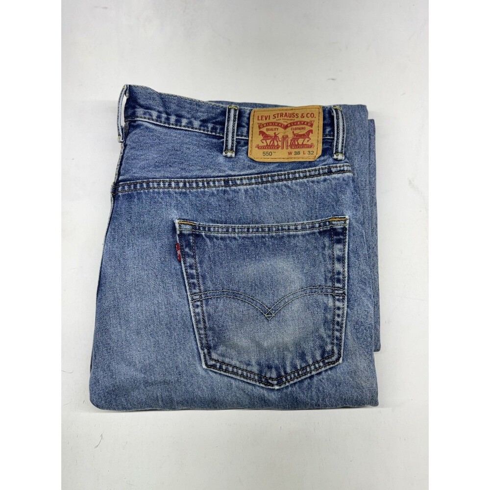 Levi’s 550 Jeans Mens 38x31 Relaxed Fit Blue Denim Light Wash Zip Fly Classic